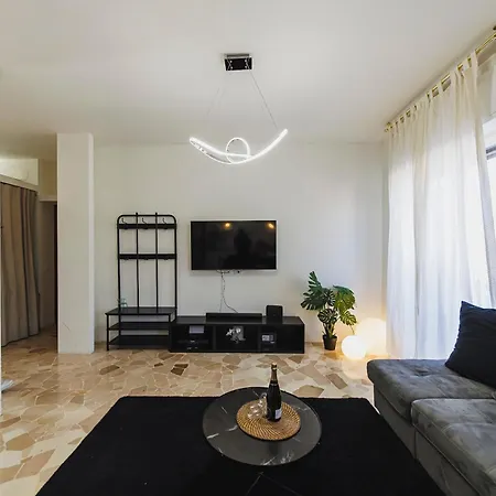 Apartment Luminoso In Porta Venezia Milan